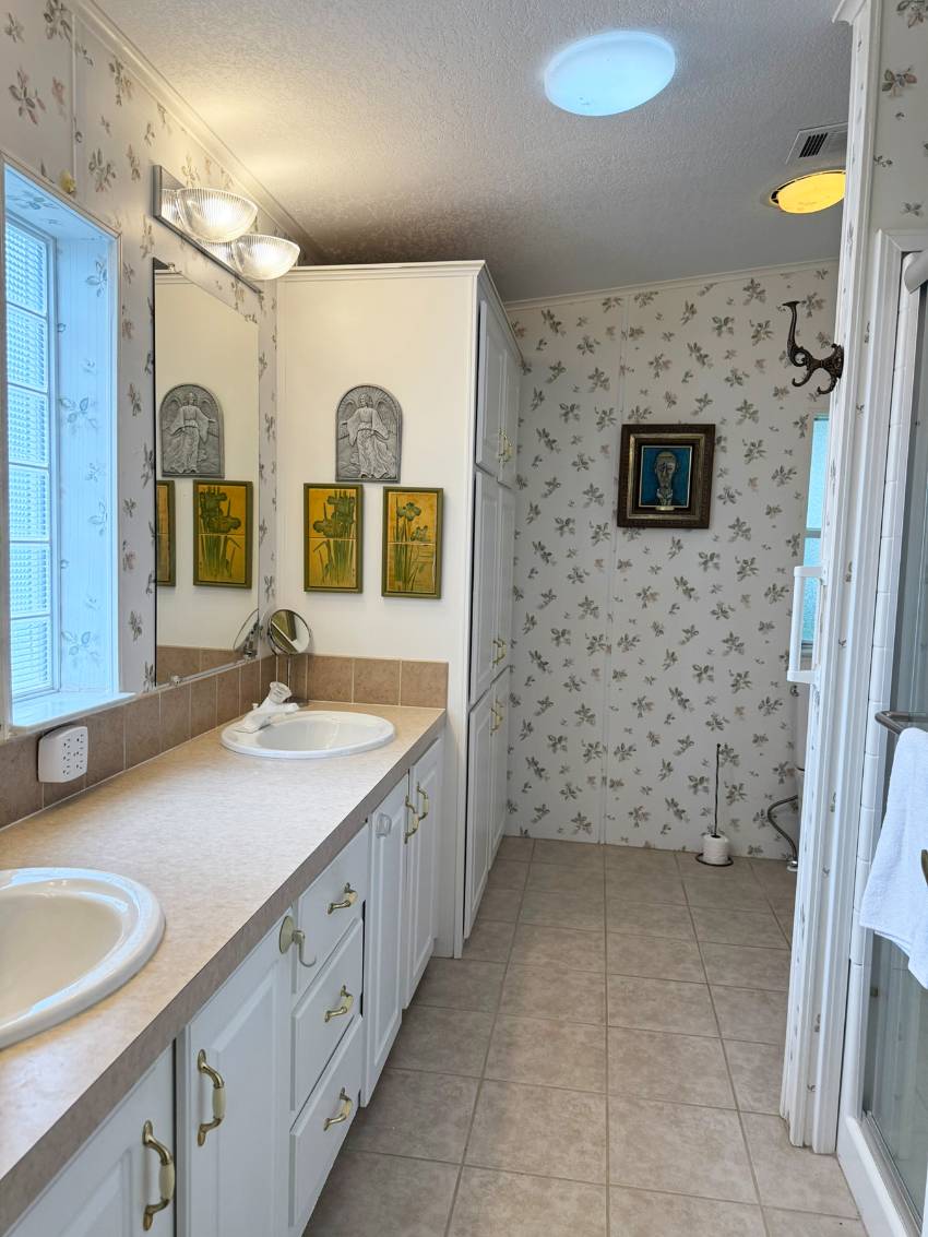 105 Bougenvilea Terrace a Parrish, FL Mobile or Manufactured Home for Sale